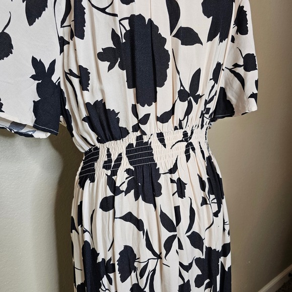 NWT H&M Black White Floral Print Midi Dress Flutter Sleeve Smocked Waist Women L - Picture 4 of 9